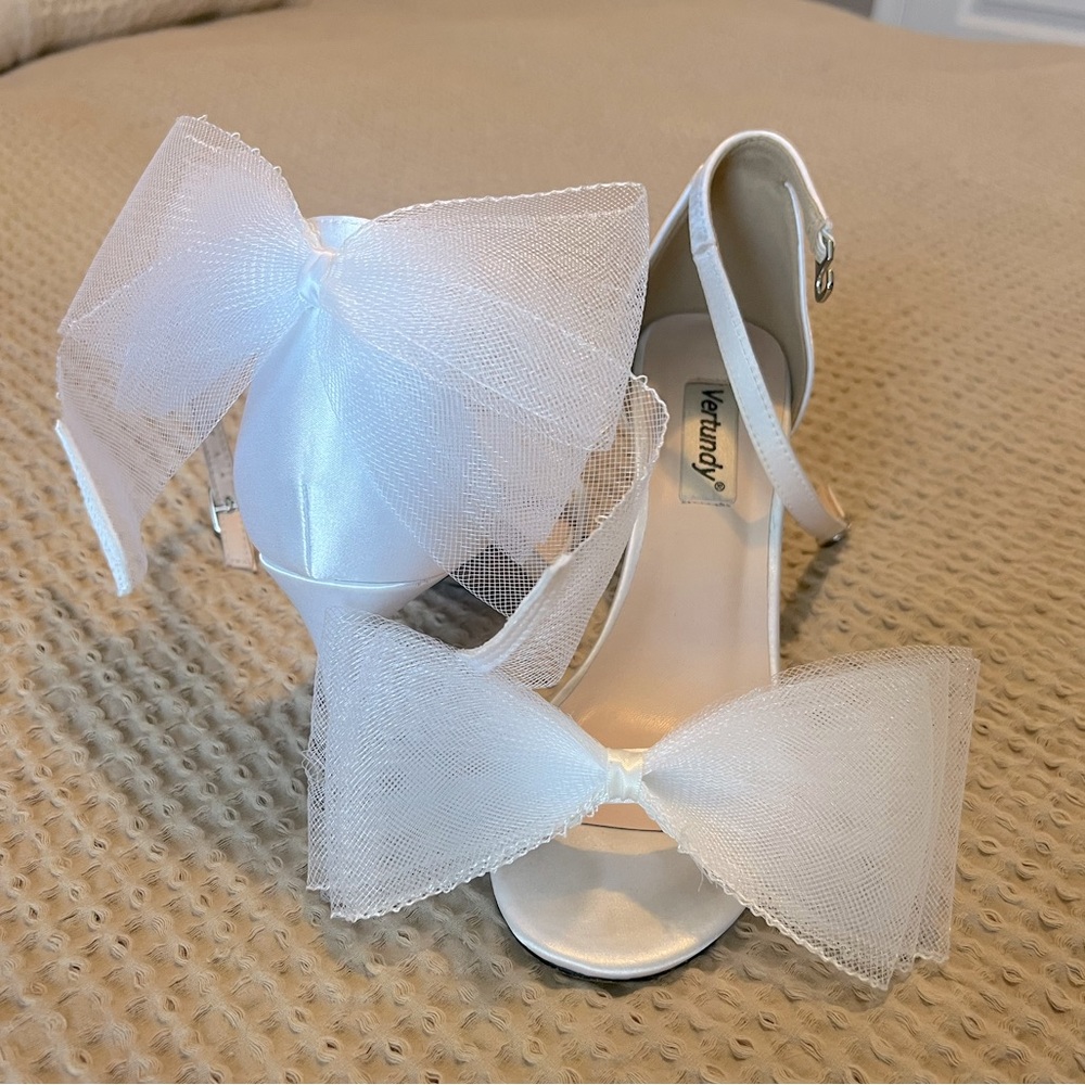 Bow Heels White